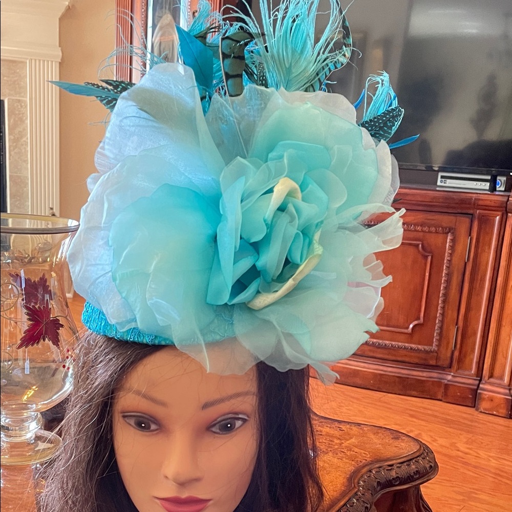 Chic Blue Floral Fascinator with Feathers